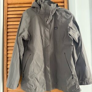 Patagonia women’s rain jacket size medium, grey - great condition!